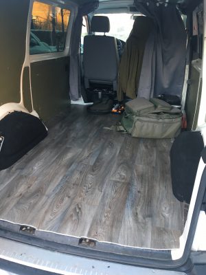 VW T5 Transporter ohne Innenausbau nur mit Vinylboden