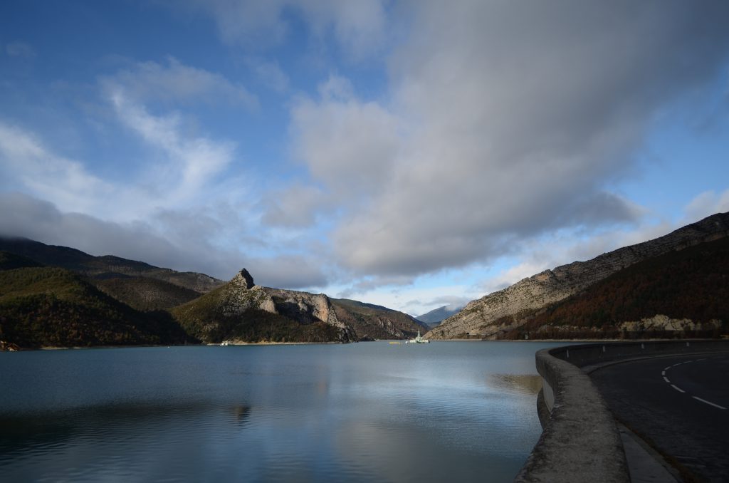 Lac du Castillon Stausee in den französischen Alpen