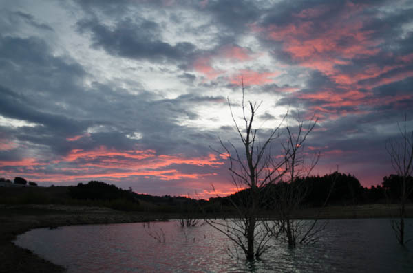 Sonenaufgang Südfrankreich am See