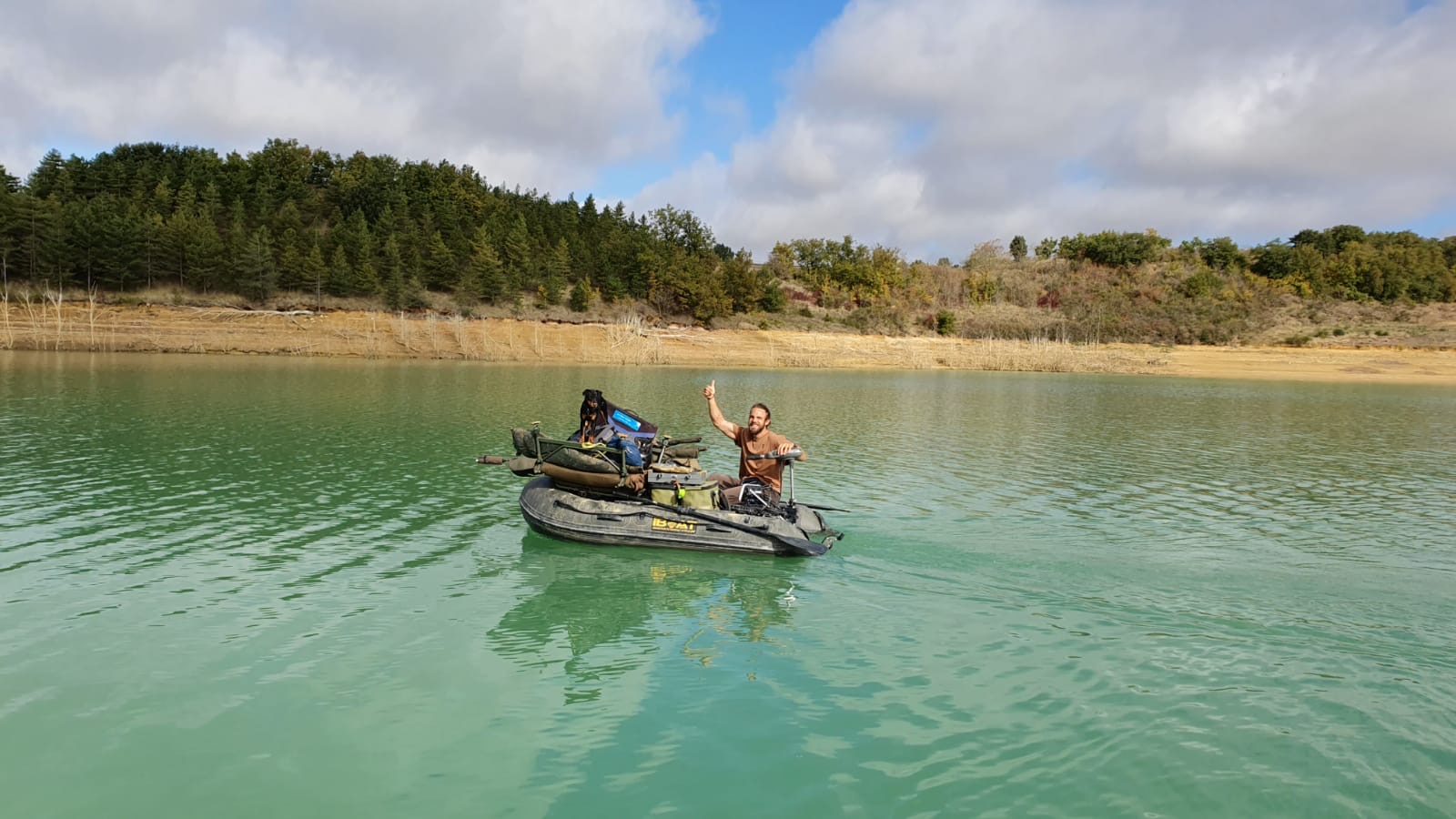 Übersetzen beim Karpfenangeln mit dem Iboot