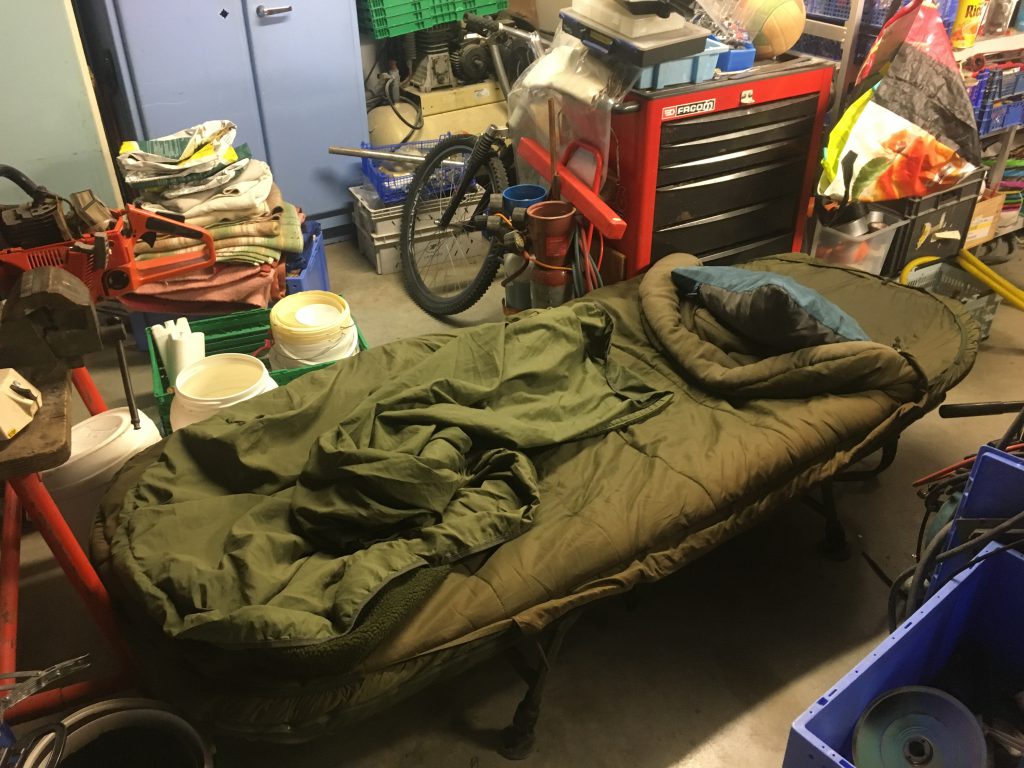 Werkstatt von einem Freund in Frankreich. Schlafplatz eines travellers